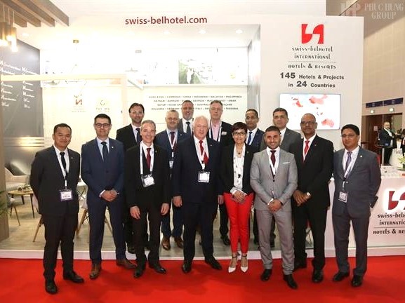 đội Ngũ Nhân Viên Chuyên Nghiệp Và Tâm Huyết Của Maua By Swiss-belhotel International