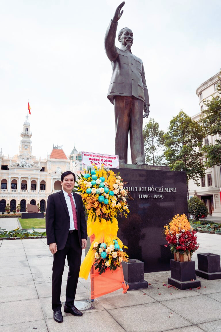 Chủ Tịch Bùi Ngươn Phong