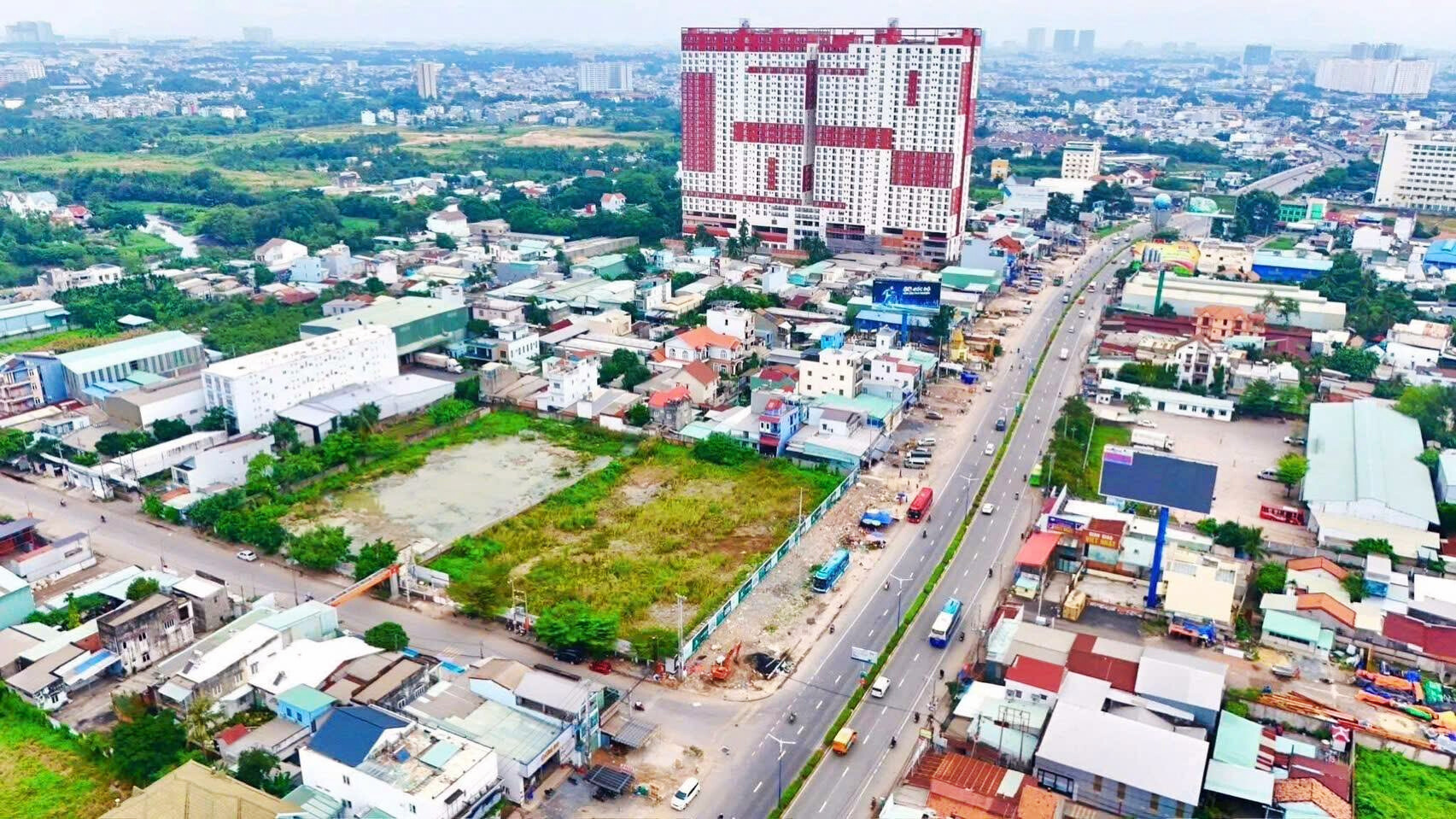 Tiến độ The Emerald Boulevard (1)