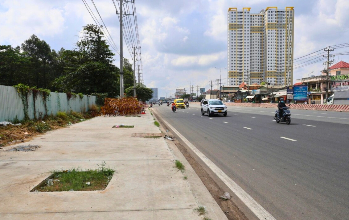 Các đơn Vị đang Hoàn Thiện Vỉa Hè Và Trồng Cây Xanh